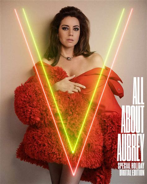 Aubrey Plaza Goes Braless, Wears Briefs in V Magazine Cover。